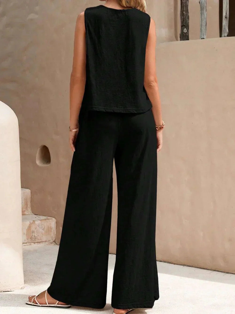 Chloe - Casual Women's Linen Set with Sleeveless Top and Wide Leg Trousers