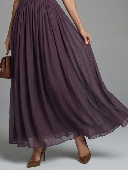 Evie - Elegant Women's Maxi Dress with V-Neck and Pleated Skirt