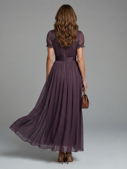 Evie - Elegant Women's Maxi Dress with V-Neck and Pleated Skirt