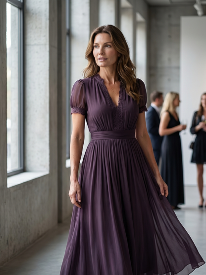Evie - Elegant Women's Maxi Dress with V-Neck and Pleated Skirt