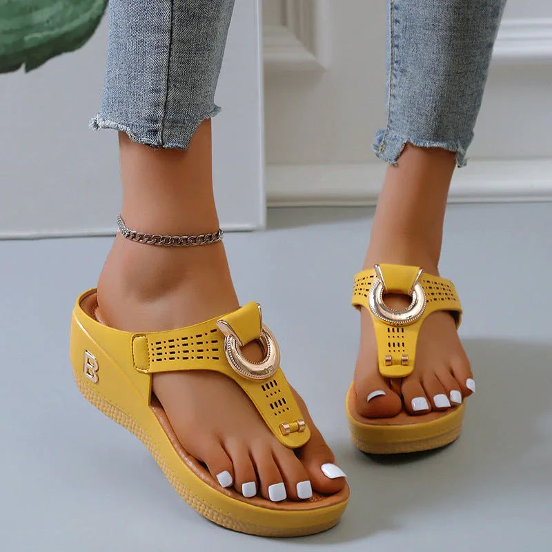 Poppy - Chic Comfort Sandals for Women with Gold Ring Buckle