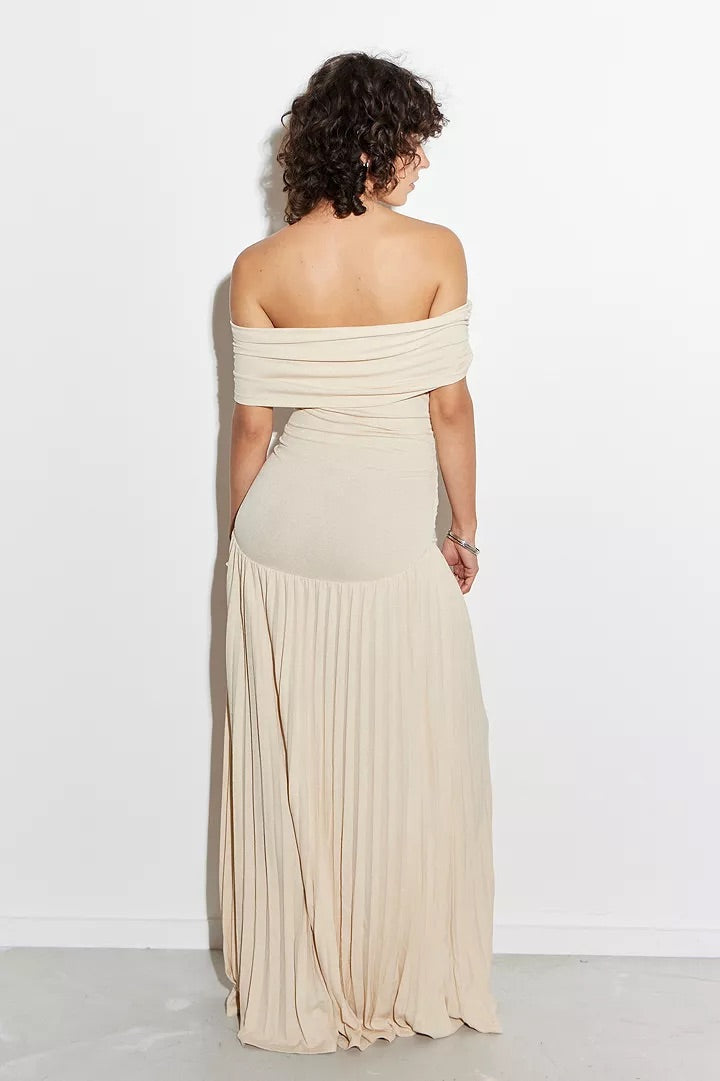 Serena - Elegant Women's Wedding Guest Maxi Dress with Off Shoulder Neckline and Pleated Skirt